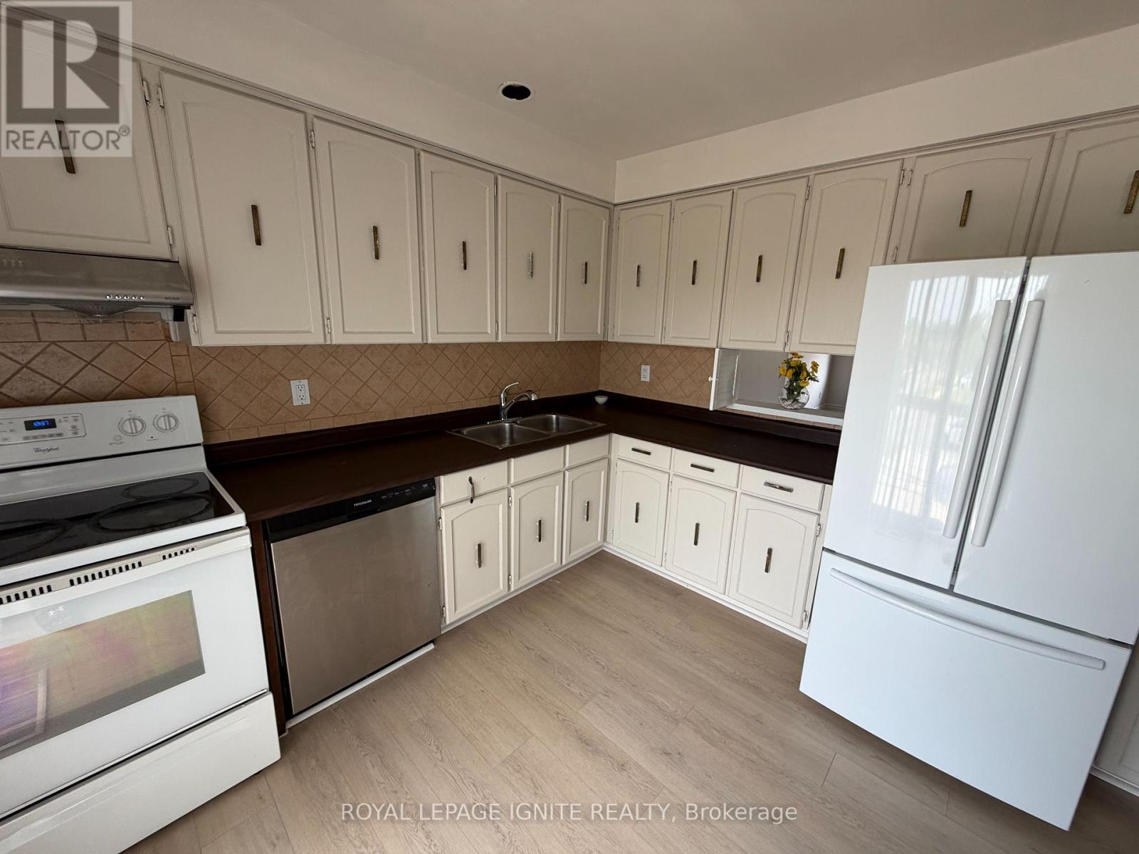 8 - 17 Sandhurst Circle, Toronto, Ontario M1S 4B2 - Photo 2 - E13642336