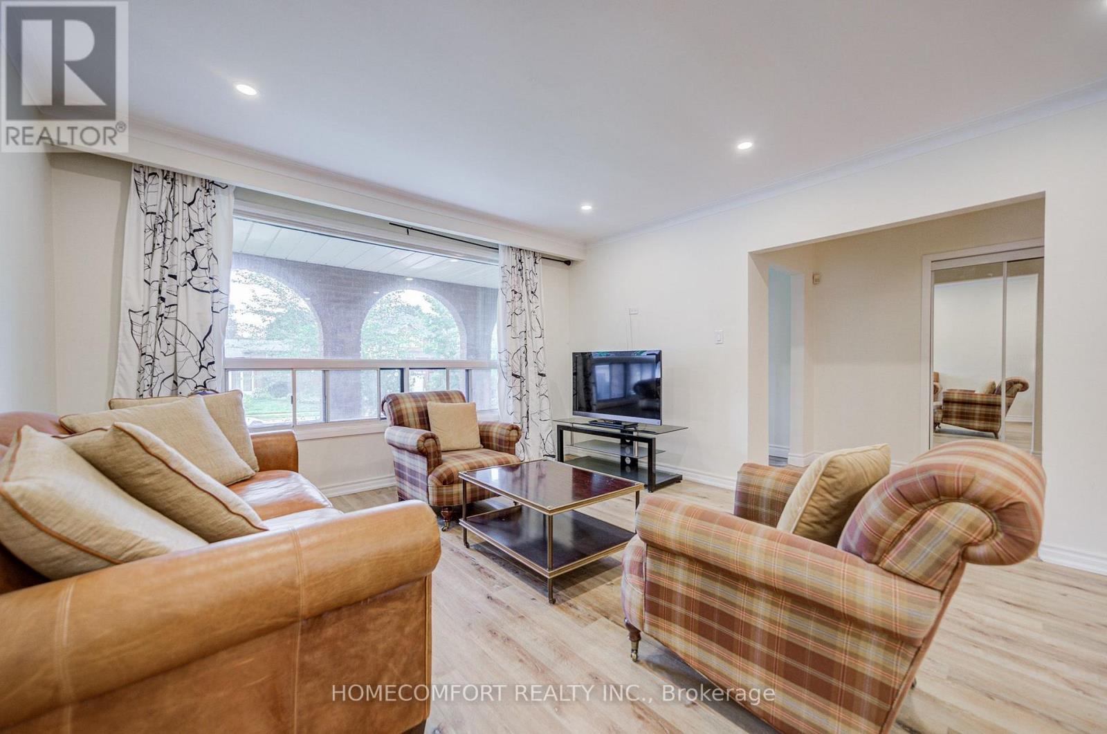 70 Hunt ( Main Floor ) Avenue, Richmond Hill, Ontario  L4C 4G9 - Photo 10 - N13594080