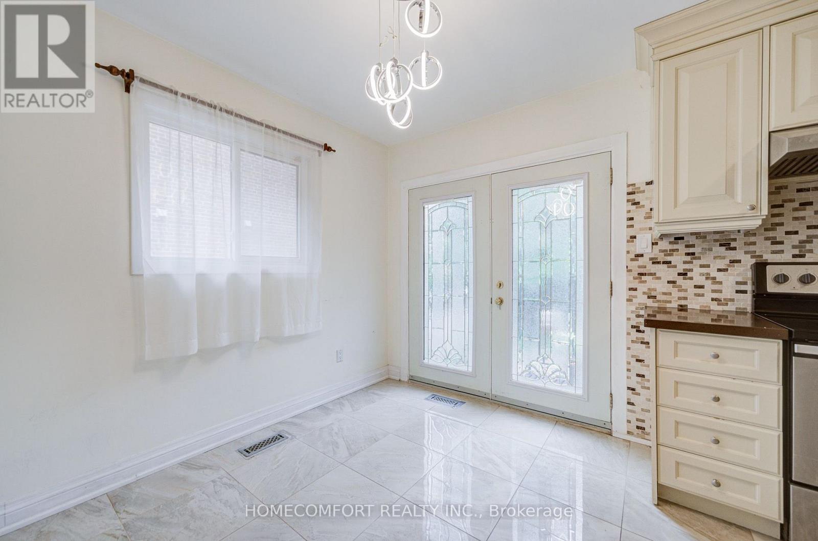70 Hunt ( Main Floor ) Avenue, Richmond Hill, Ontario  L4C 4G9 - Photo 23 - N13594080