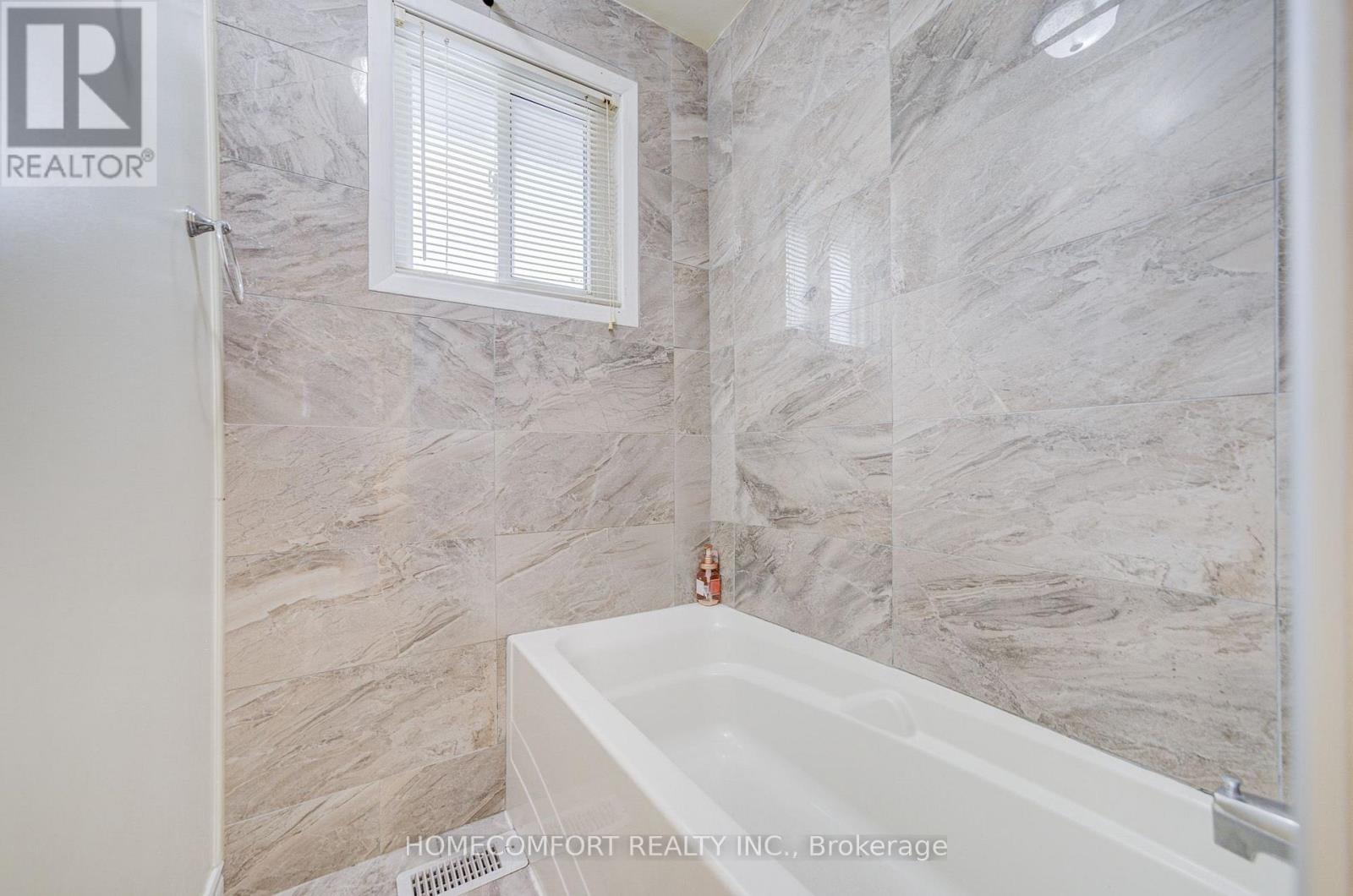 70 Hunt ( Main Floor ) Avenue, Richmond Hill, Ontario  L4C 4G9 - Photo 29 - N13594080