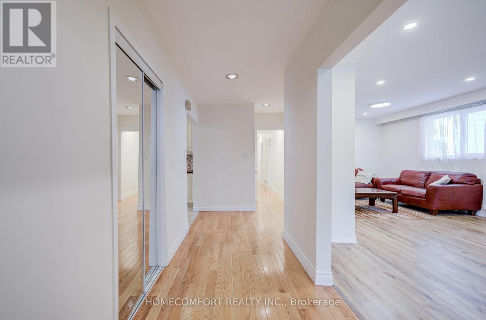 70 Hunt ( Main Floor ) Avenue, Richmond Hill, Ontario  L4C 4G9 - Photo 7 - N13594080