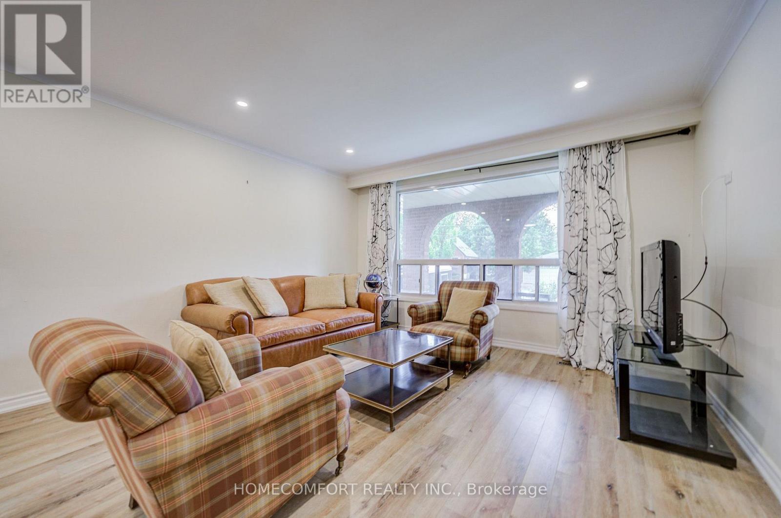 70 Hunt ( Main Floor ) Avenue, Richmond Hill, Ontario  L4C 4G9 - Photo 8 - N13594080