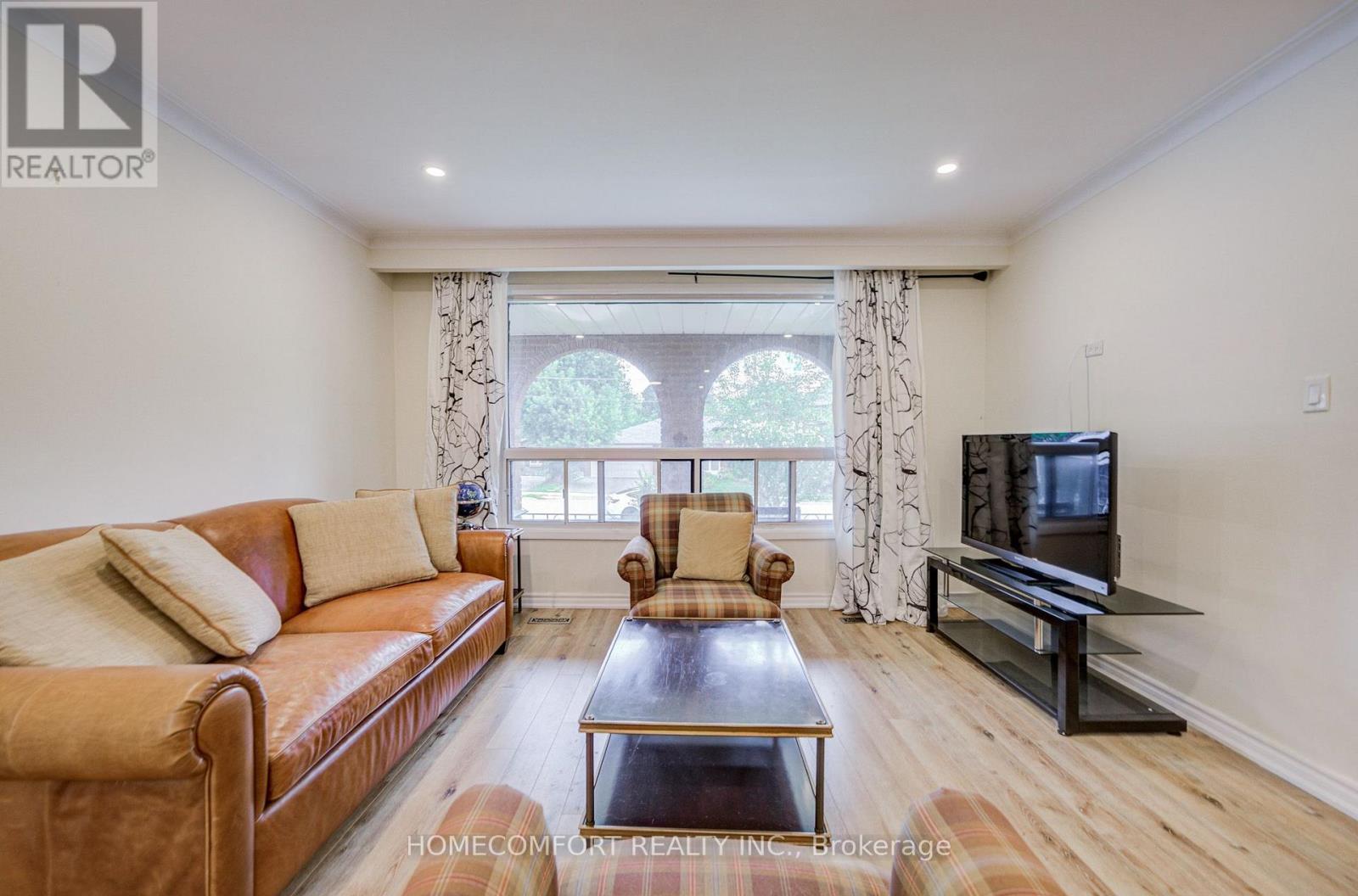 70 Hunt ( Main Floor ) Avenue, Richmond Hill, Ontario  L4C 4G9 - Photo 9 - N13594080