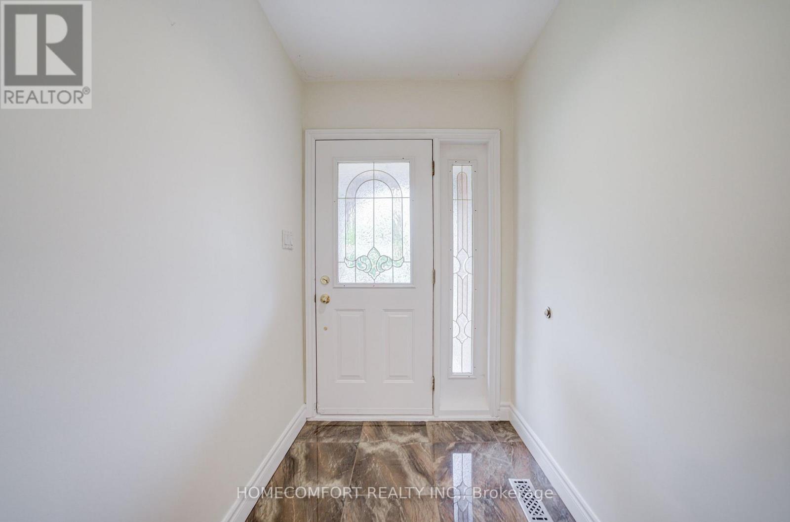 70 Hunt ( Main Floor ) Avenue, Richmond Hill, Ontario  L4C 4G9 - Photo 6 - N13594080