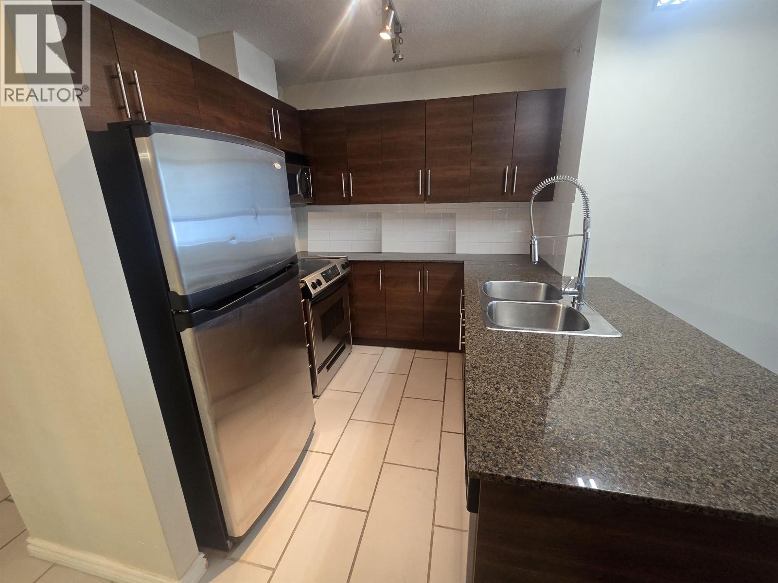 1204 813 Agnes Street, New Westminster, British Columbia  V3M 0A9 - Photo 3 - R3111783