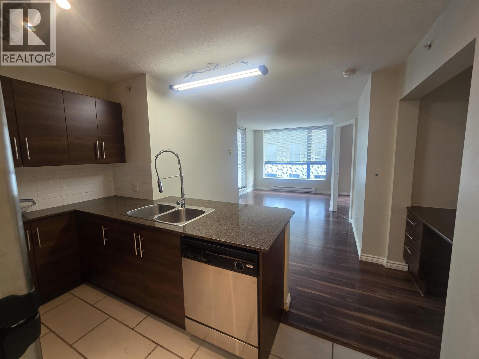 1204 813 Agnes Street, New Westminster, British Columbia  V3M 0A9 - Photo 2 - R3111783