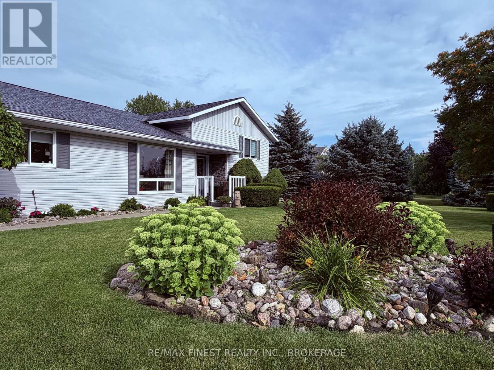 3 Mary Avenue, Prince Edward County, Ontario K0K 3L0 - Photo 3 - X13555444