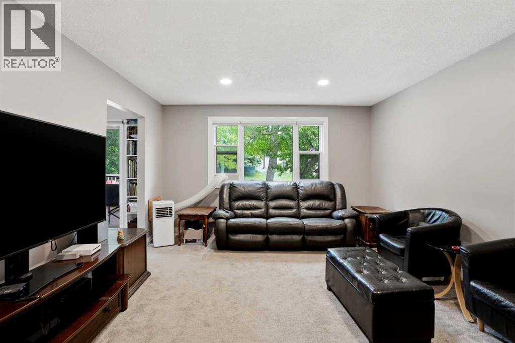 3056 32a Street SE, Calgary, Alberta  T2B 0T3 - Photo 11 - A2332446