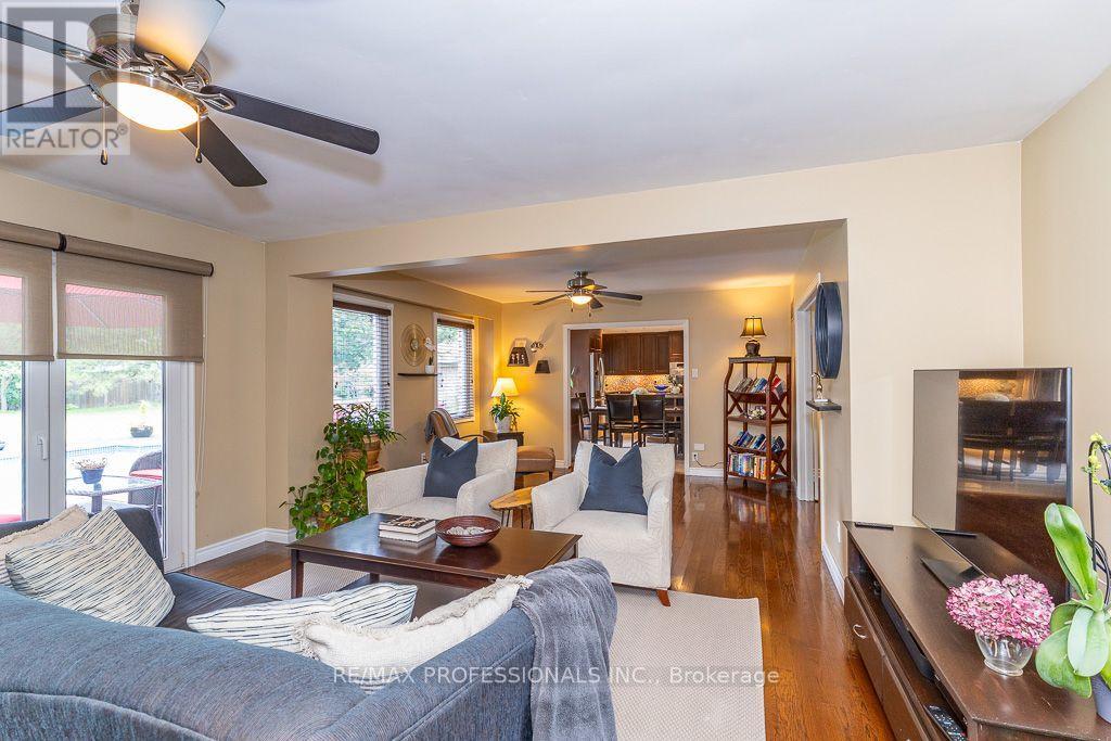 2604 Barrisdale Court, Mississauga, Ontario  L5N 2H2 - Photo 10 - W13654468