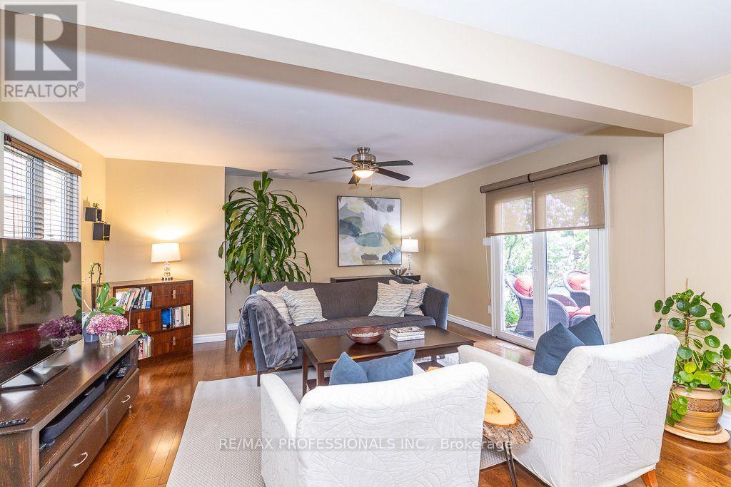 2604 Barrisdale Court, Mississauga, Ontario  L5N 2H2 - Photo 11 - W13654468