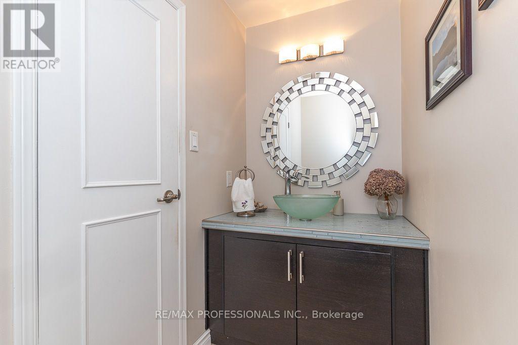 2604 Barrisdale Court, Mississauga, Ontario  L5N 2H2 - Photo 19 - W13654468