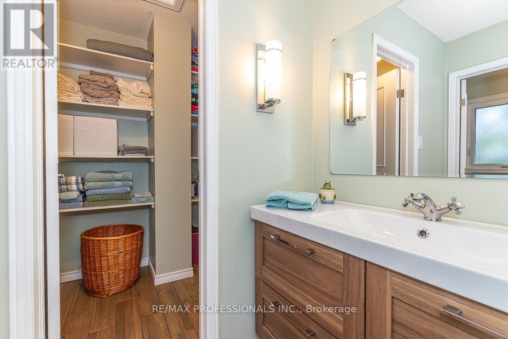2604 Barrisdale Court, Mississauga, Ontario  L5N 2H2 - Photo 26 - W13654468