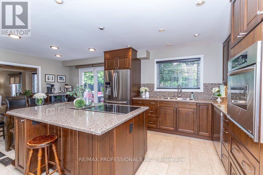 2604 Barrisdale Court, Mississauga, Ontario  L5N 2H2 - Photo 3 - W13654468