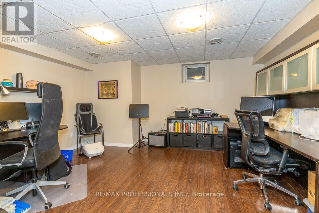 2604 Barrisdale Court, Mississauga, Ontario  L5N 2H2 - Photo 39 - W13654468
