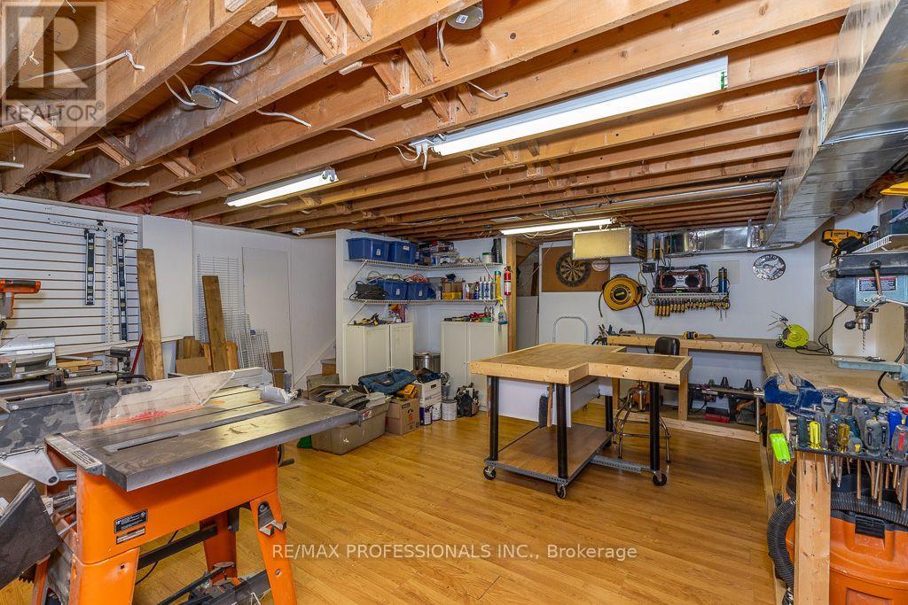 2604 Barrisdale Court, Mississauga, Ontario  L5N 2H2 - Photo 41 - W13654468
