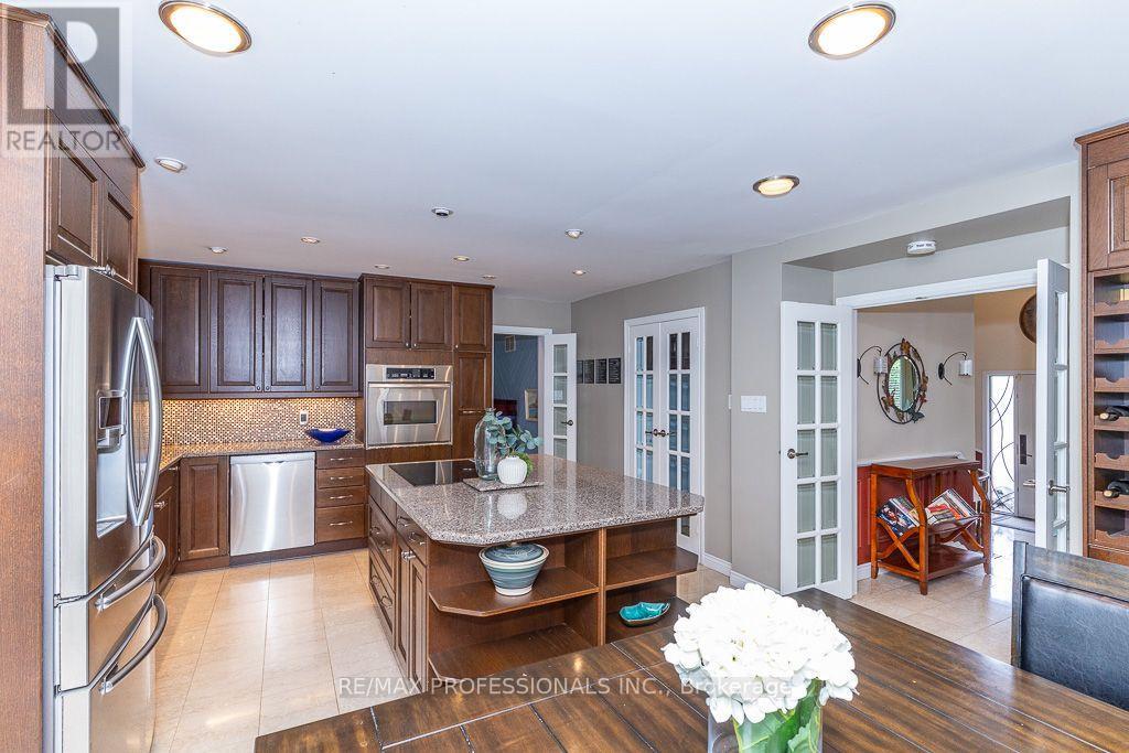 2604 Barrisdale Court, Mississauga, Ontario  L5N 2H2 - Photo 5 - W13654468