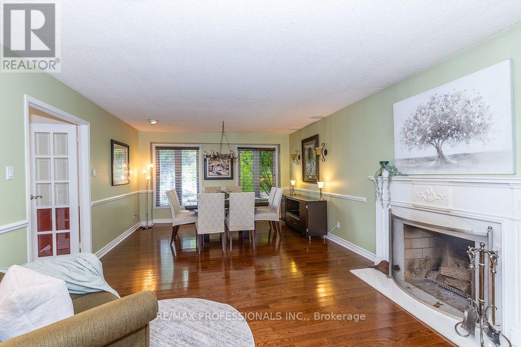 2604 Barrisdale Court, Mississauga, Ontario  L5N 2H2 - Photo 9 - W13654468