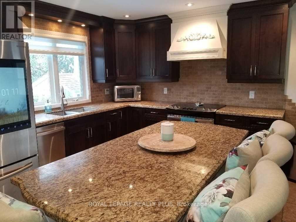 34 Haslemere Avenue, Brampton, Ontario  L6W 2X4 - Photo 2 - W13654470