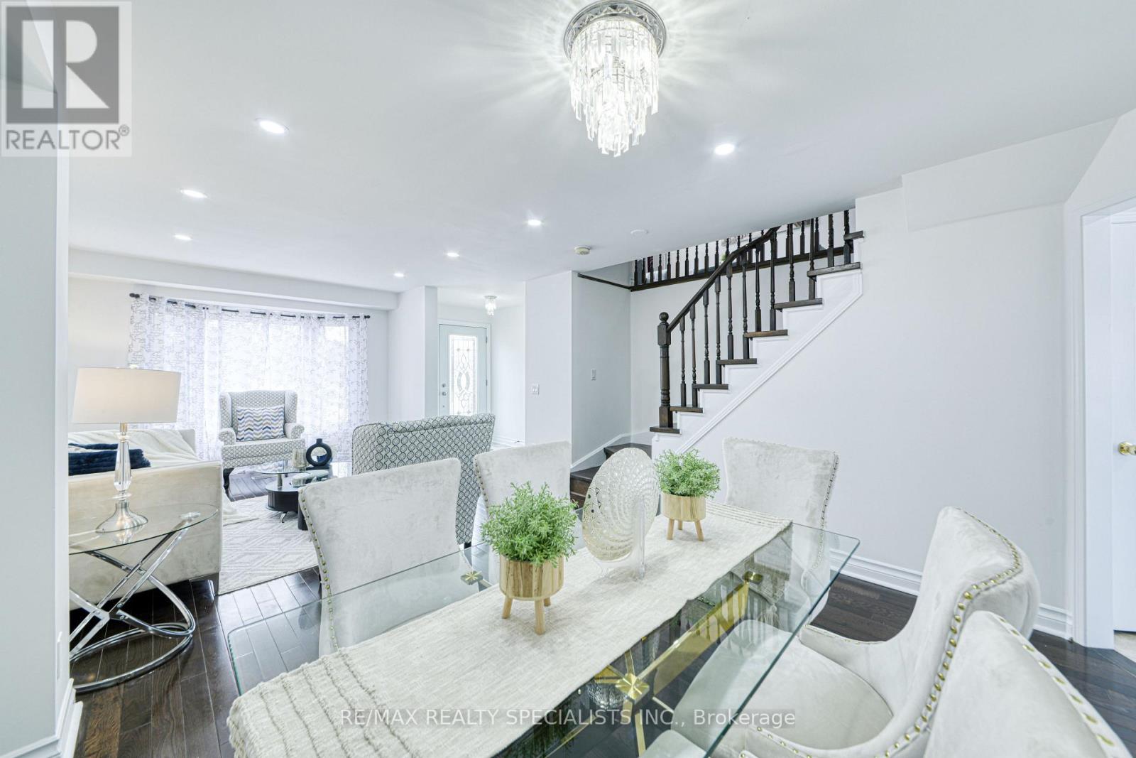 35 Softneedle Avenue, Brampton, Ontario  L6R 1K4 - Photo 2 - W13654506