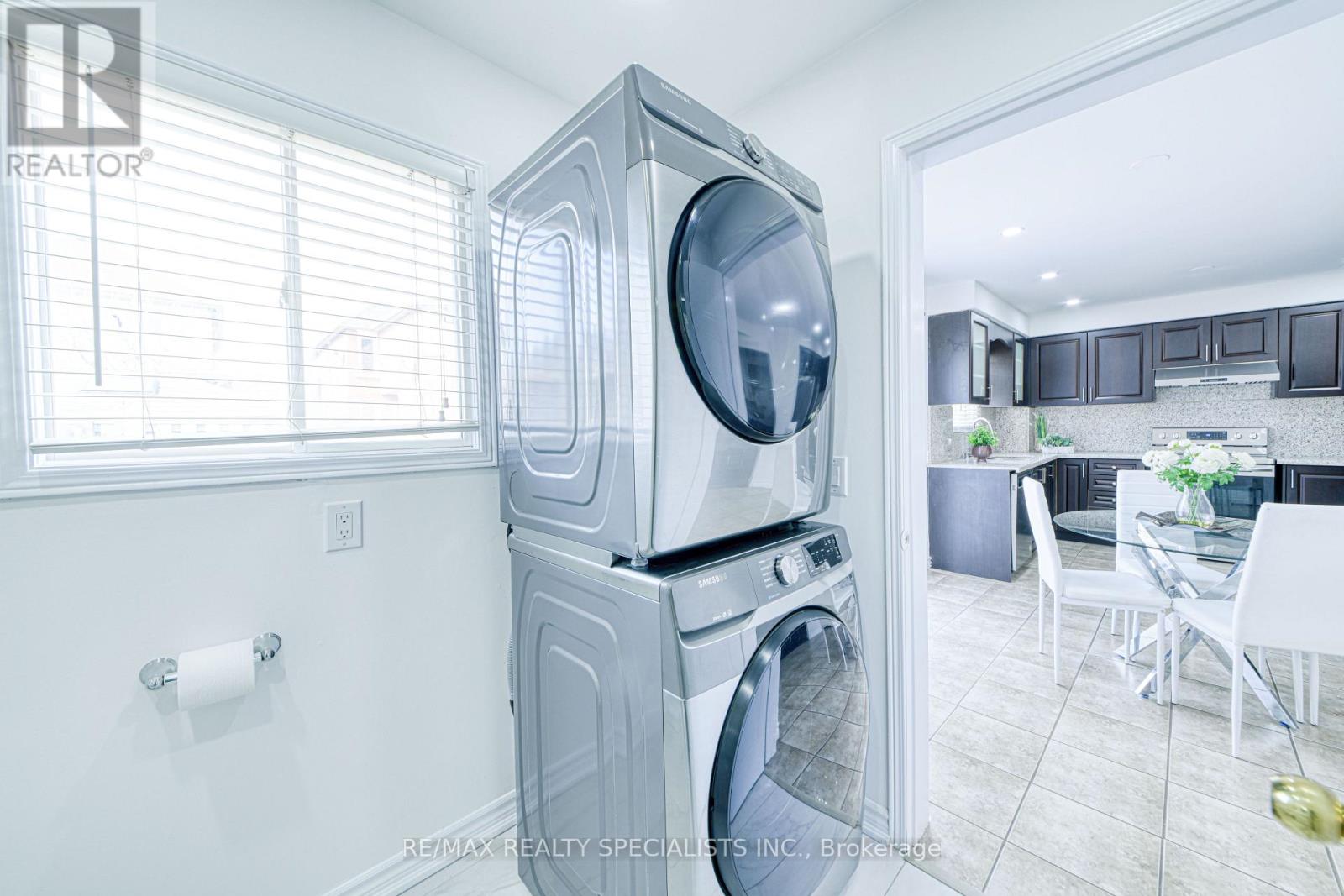 35 Softneedle Avenue, Brampton, Ontario  L6R 1K4 - Photo 7 - W13654506