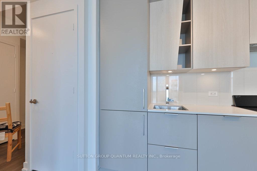 4001 - 3900 Confederation Parkway, Mississauga, Ontario  L5V 0M3 - Photo 13 - W13654524