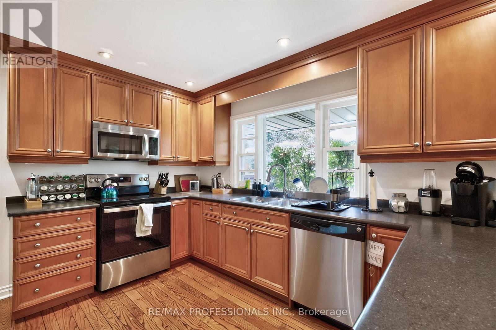 89 Valecrest Drive, Toronto, Ontario  M9A 4P5 - Photo 12 - W13654530