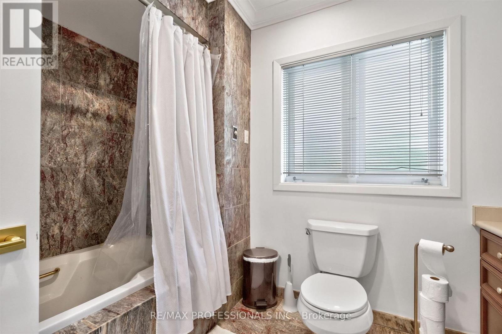 89 Valecrest Drive, Toronto, Ontario  M9A 4P5 - Photo 19 - W13654530