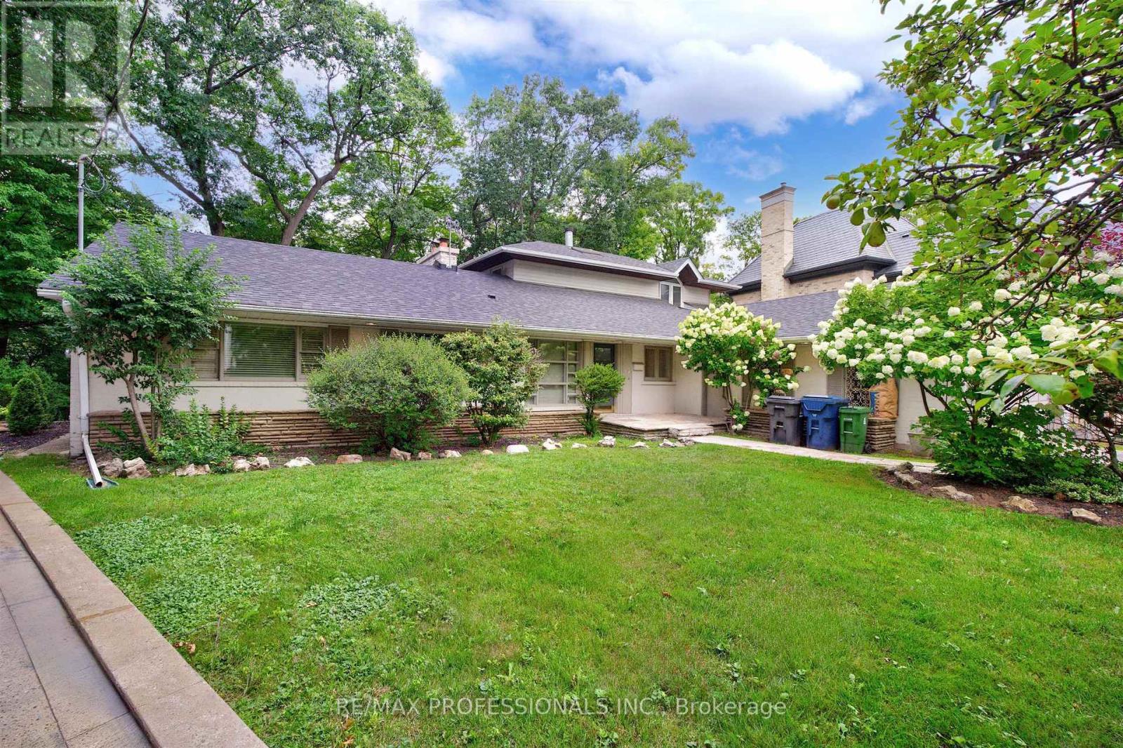 89 Valecrest Drive, Toronto, Ontario  M9A 4P5 - Photo 2 - W13654530