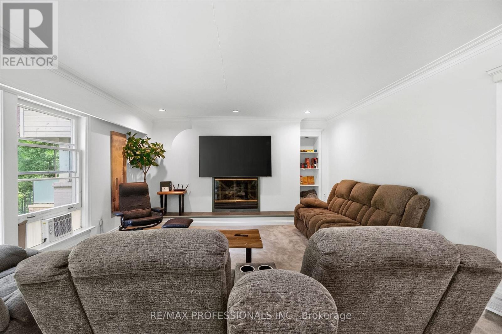 89 Valecrest Drive, Toronto, Ontario  M9A 4P5 - Photo 6 - W13654530