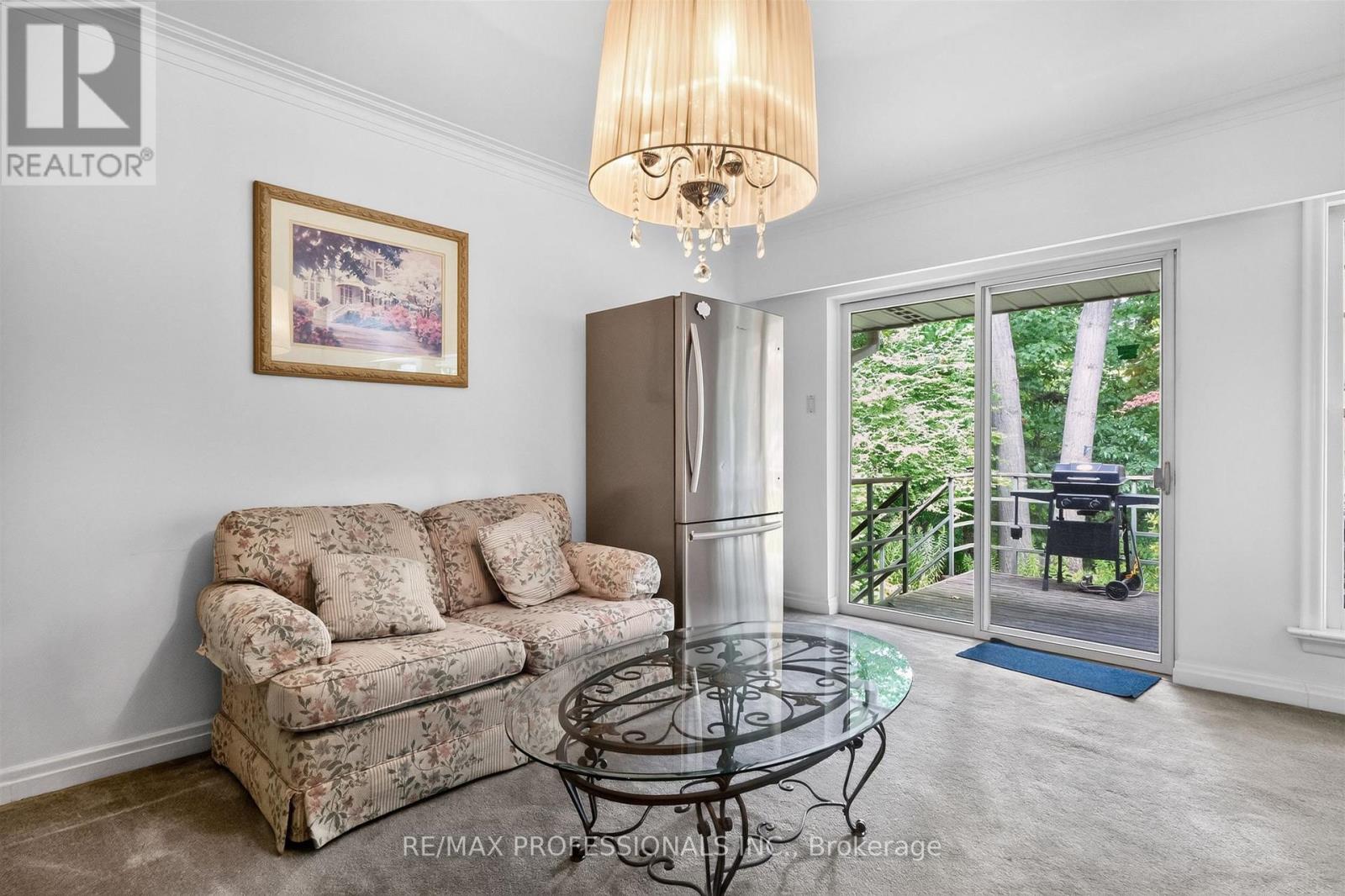 89 Valecrest Drive, Toronto, Ontario  M9A 4P5 - Photo 8 - W13654530