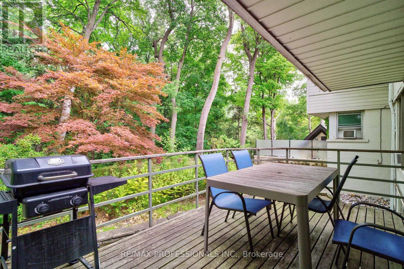 89 Valecrest Drive, Toronto, Ontario  M9A 4P5 - Photo 9 - W13654530