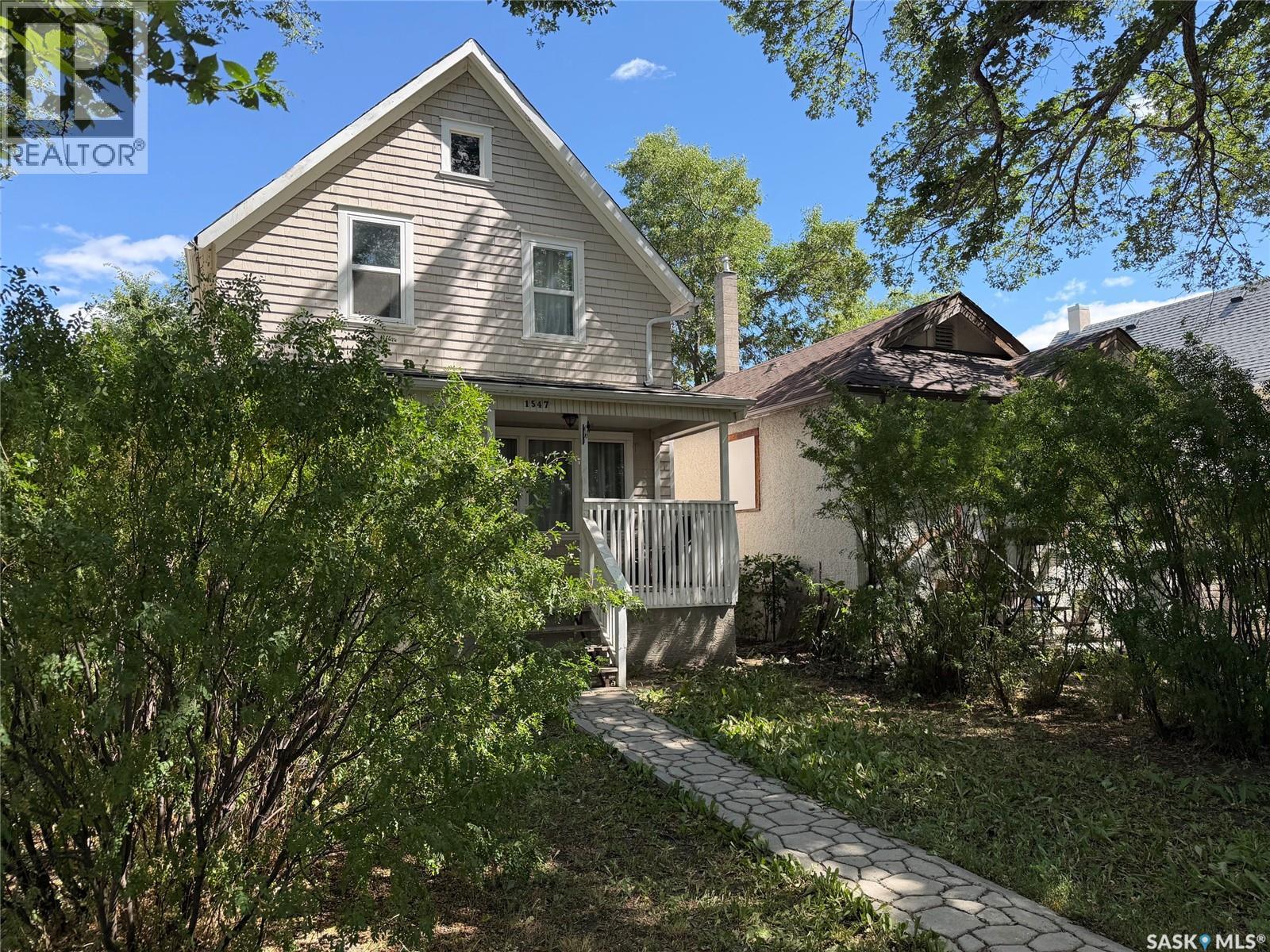 1547 Athol Street, Regina, Saskatchewan  S4T 3C9 - Photo 2 - SK045028