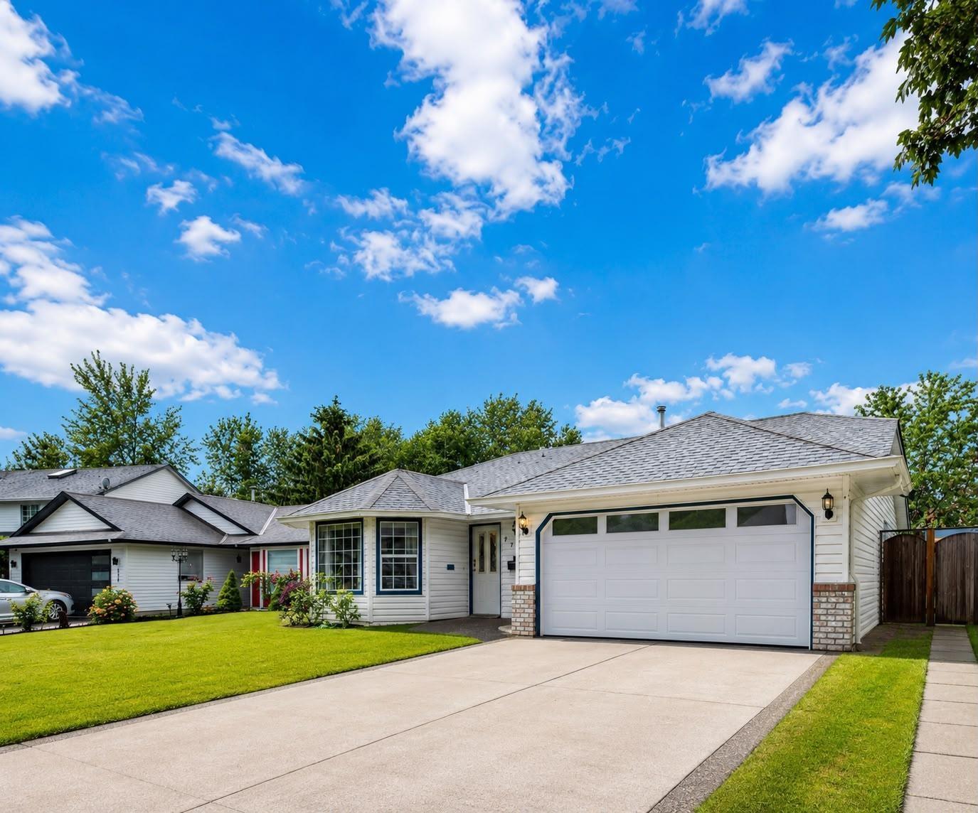 2717 Dehavilland Court, Abbotsford, British Columbia  V2T 5L3 - Photo 2 - R3152747