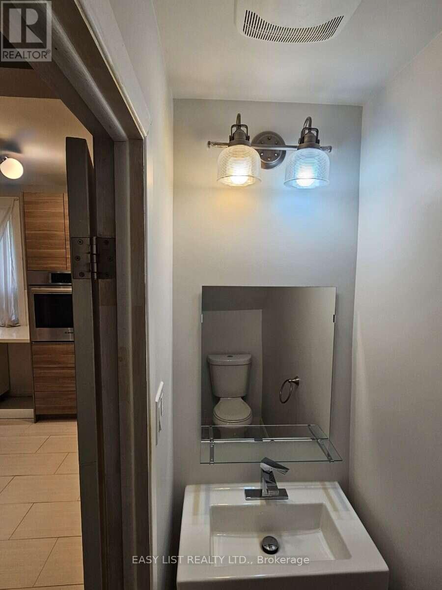 449 Pacific Avenue, Toronto, Ontario  M6P 2R3 - Photo 13 - W13619132