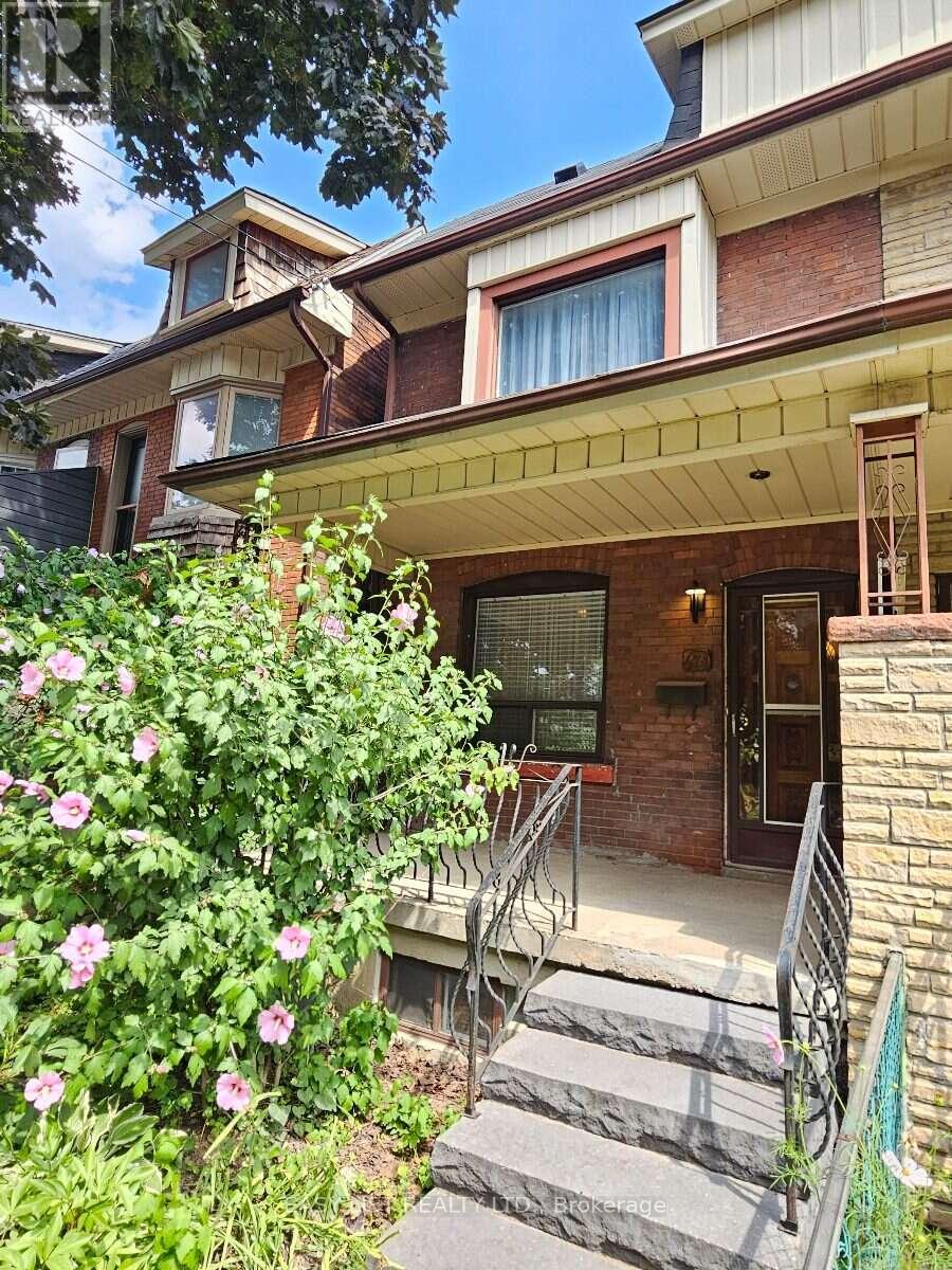 449 Pacific Avenue, Toronto, Ontario  M6P 2R3 - Photo 2 - W13619132