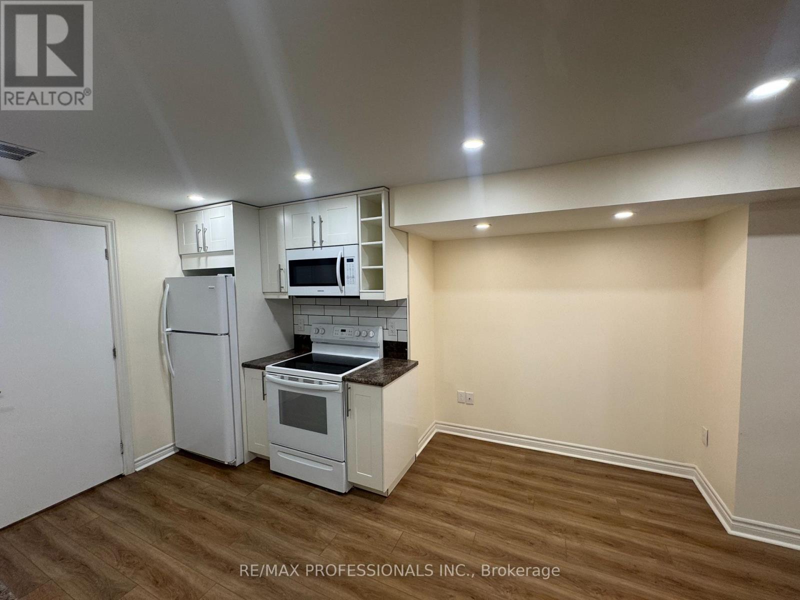 Bsmt - 102 Paulart Drive, Toronto, Ontario  M9B 3V9 - Photo 6 - W13645830