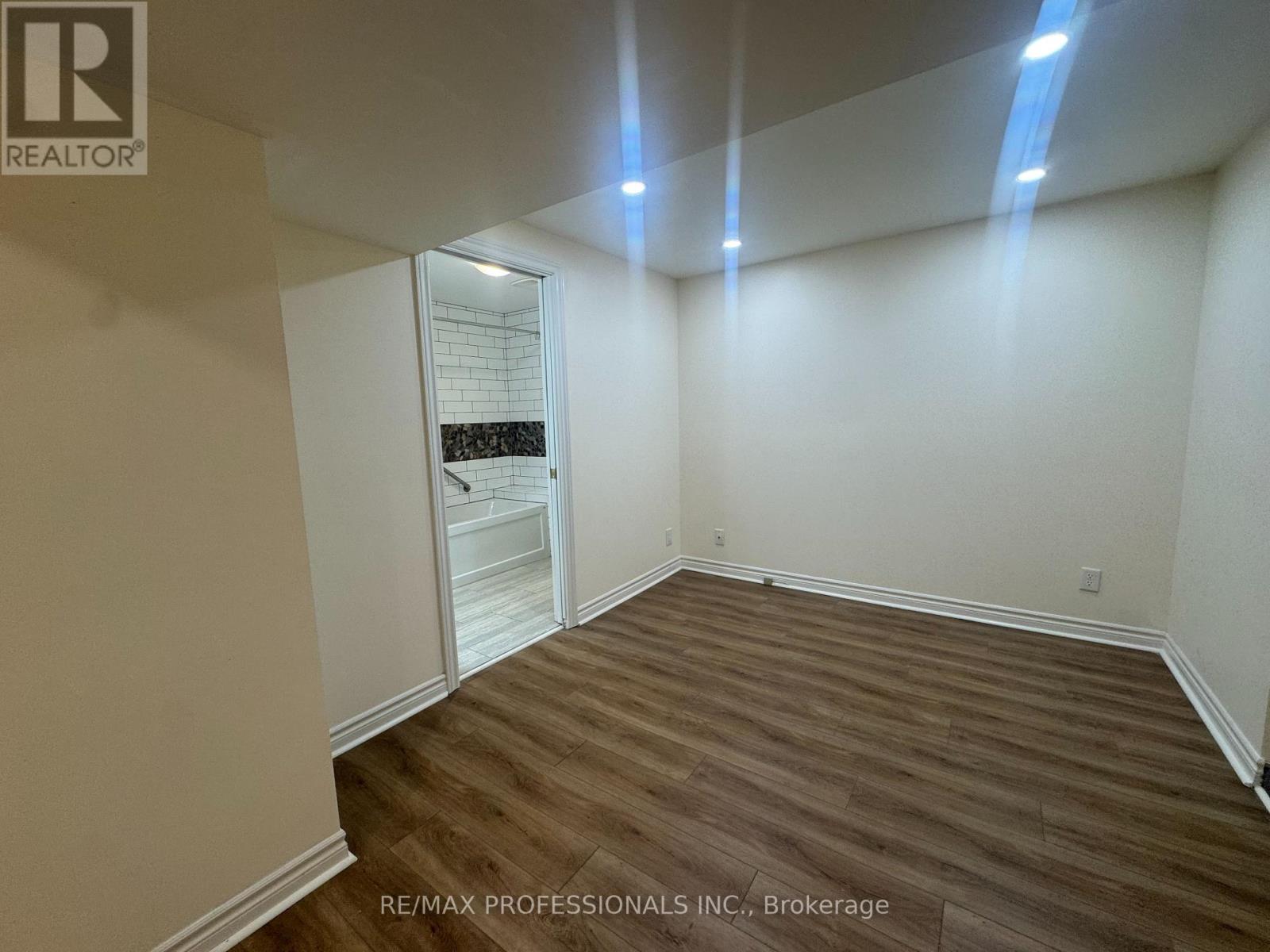 Bsmt - 102 Paulart Drive, Toronto, Ontario  M9B 3V9 - Photo 9 - W13645830