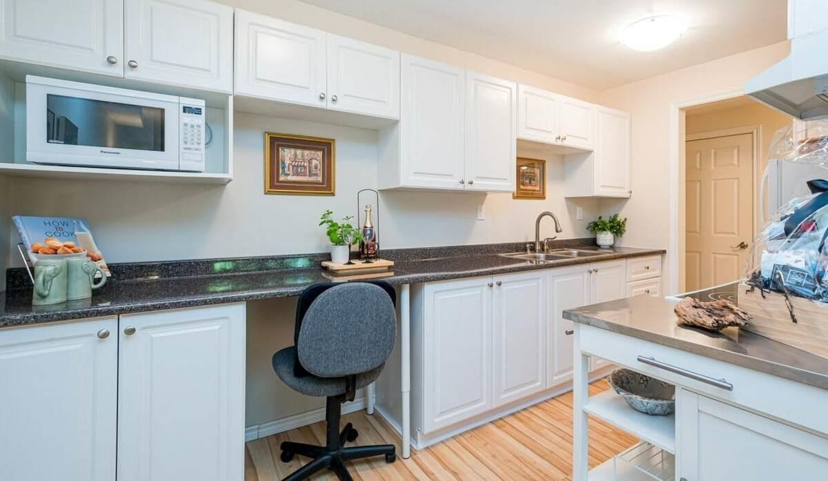 102 15020 NORTH BLUFF ROAD, White Rock, British Columbia