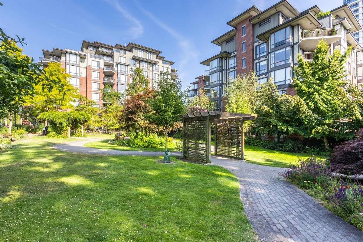 102 15020 North Bluff Road, White Rock, British Columbia  V4B 5A4 - Photo 26 - R3153976