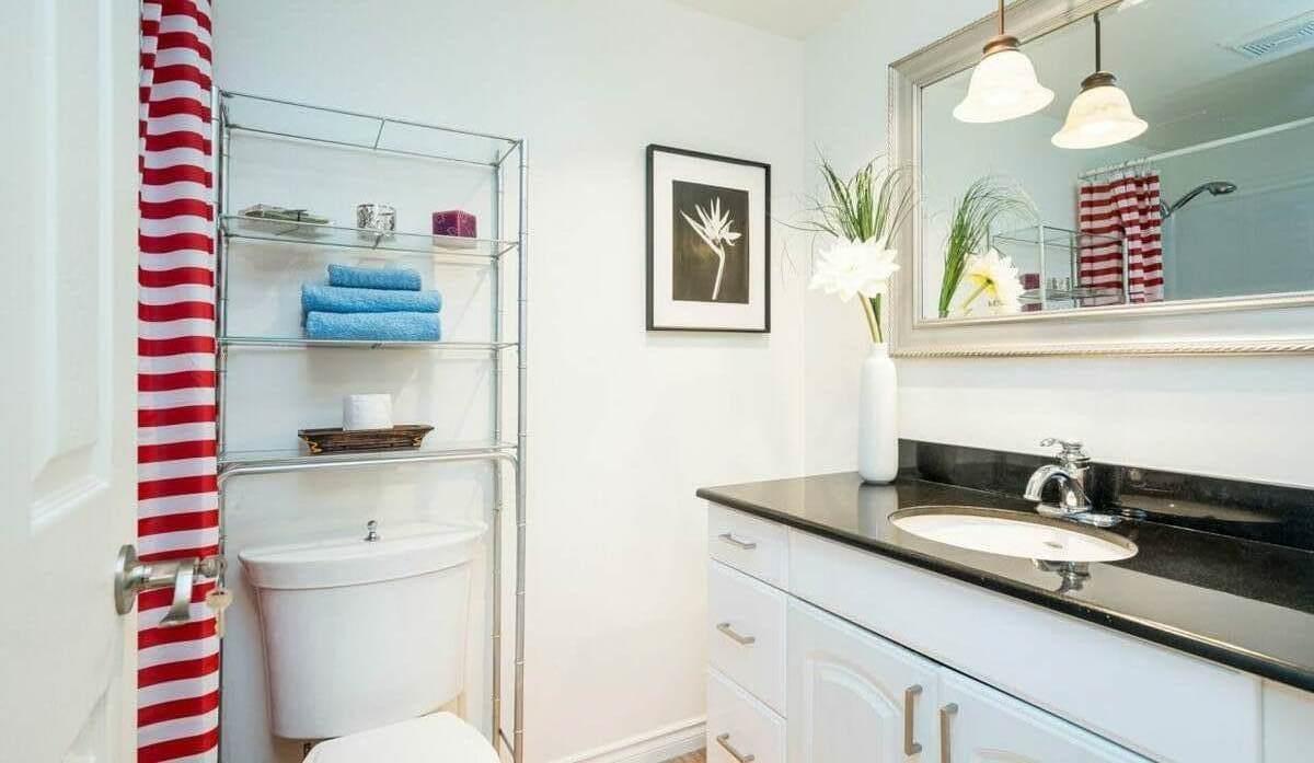 102 15020 North Bluff Road, White Rock, British Columbia  V4B 5A4 - Photo 3 - R3153976