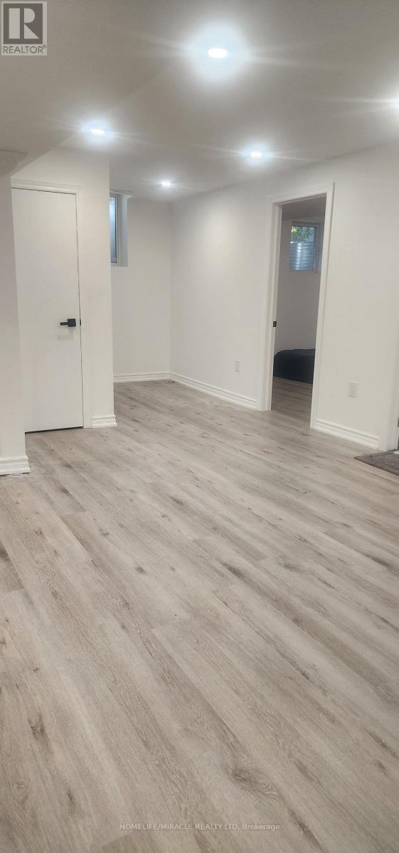 1574 Highbrook Avenue, Mississauga, Ontario L5M 4W1 - Photo 6 - W13653070