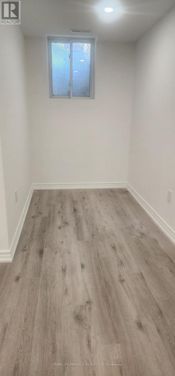 1574 Highbrook Avenue, Mississauga, Ontario L5M 4W1 - Photo 9 - W13653070