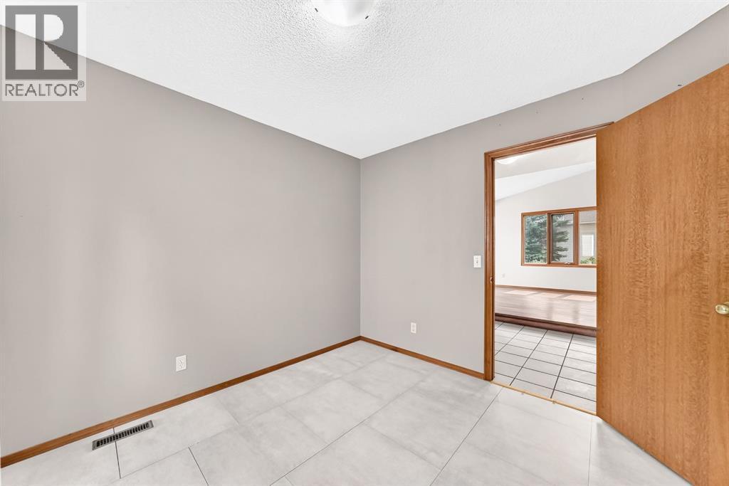 434 Millrise Drive SW, Calgary, Alberta  T2Y 2W5 - Photo 21 - A2335546