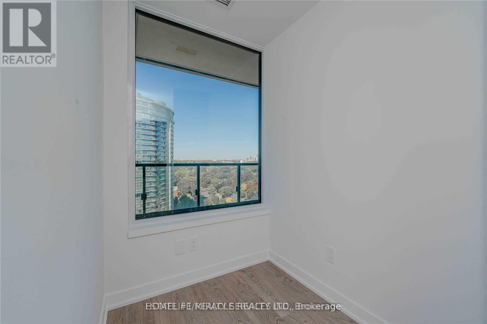 1928 Lakeshore Boulevard W, Toronto, Ontario  M6S 1A1 - Photo 19 - W13654568