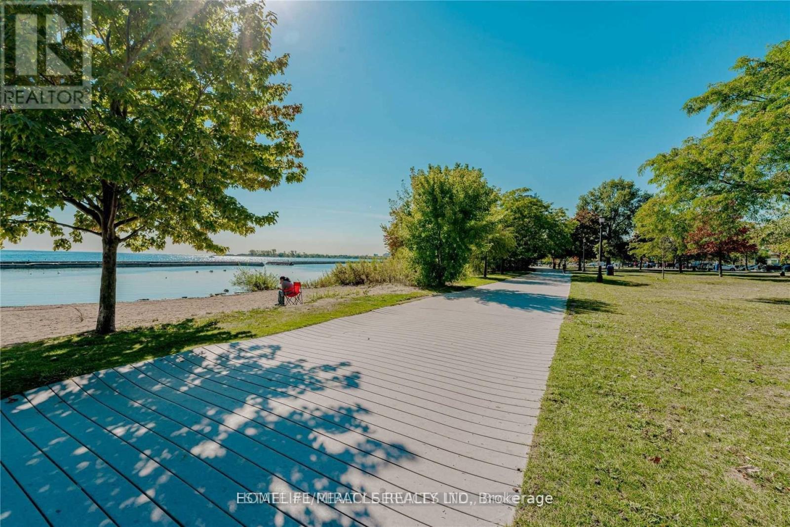 1928 Lakeshore Boulevard W, Toronto, Ontario  M6S 1A1 - Photo 31 - W13654568