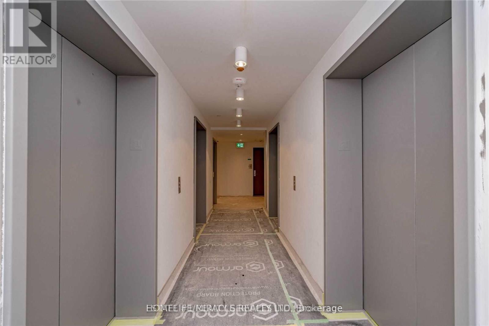 1928 Lakeshore Boulevard W, Toronto, Ontario  M6S 1A1 - Photo 5 - W13654568