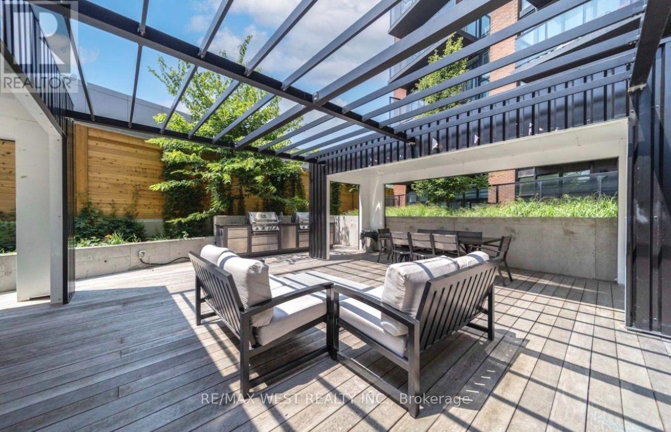 211 - 2300 St Clair Avenue W, Toronto, Ontario  M6N 0B3 - Photo 12 - W13654580