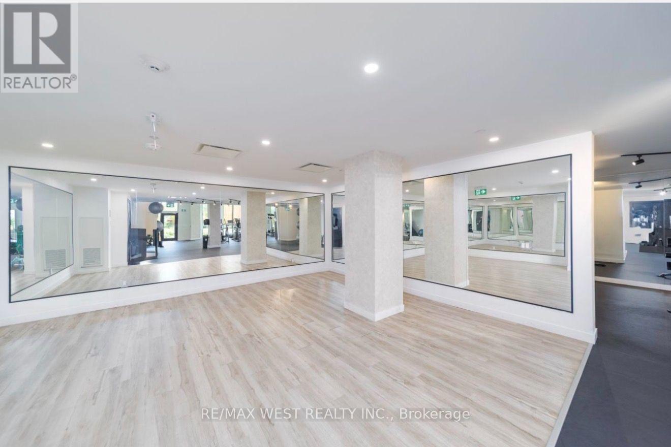 211 - 2300 St Clair Avenue W, Toronto, Ontario  M6N 0B3 - Photo 13 - W13654580