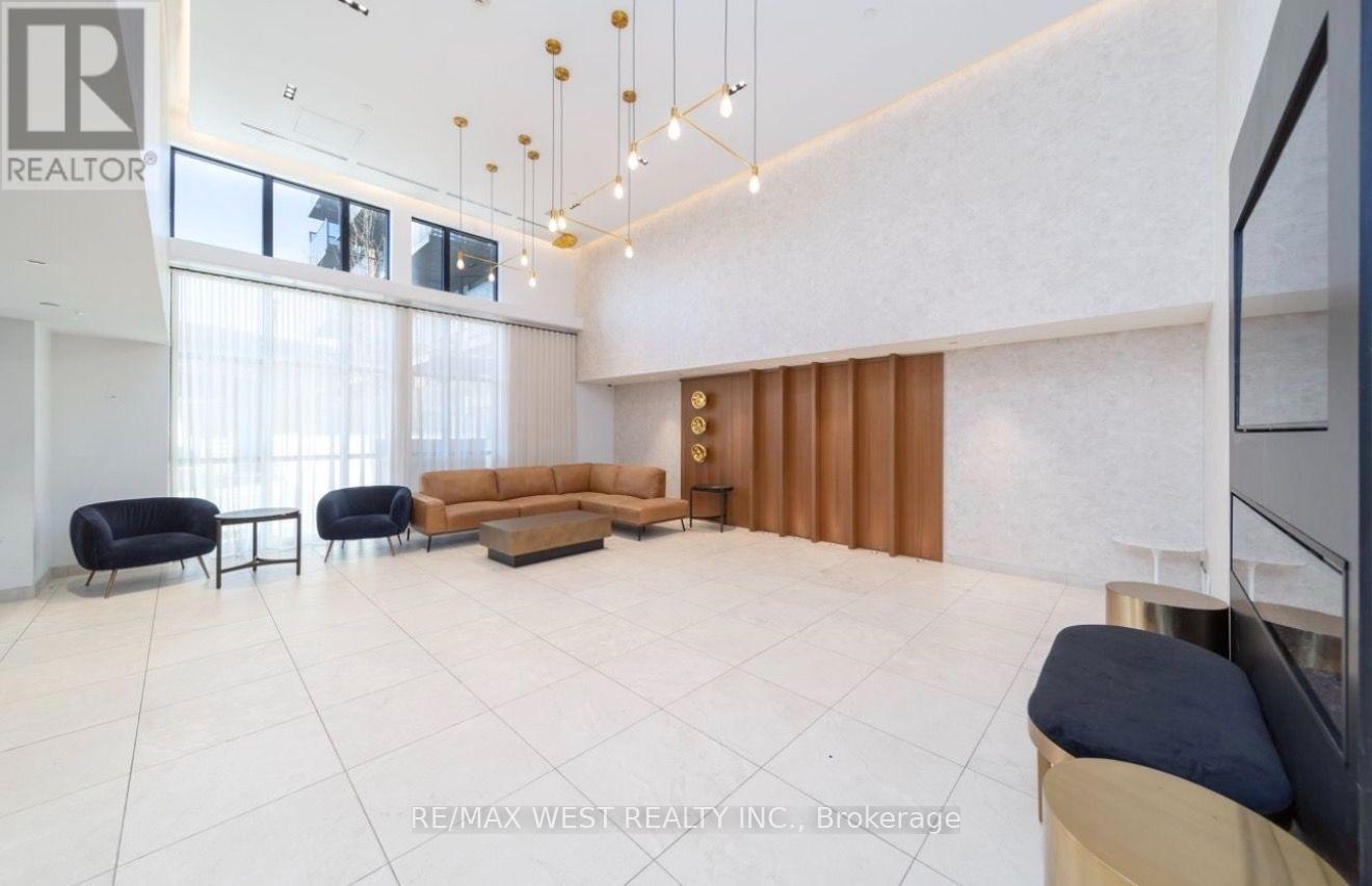 211 - 2300 St Clair Avenue W, Toronto, Ontario  M6N 0B3 - Photo 17 - W13654580