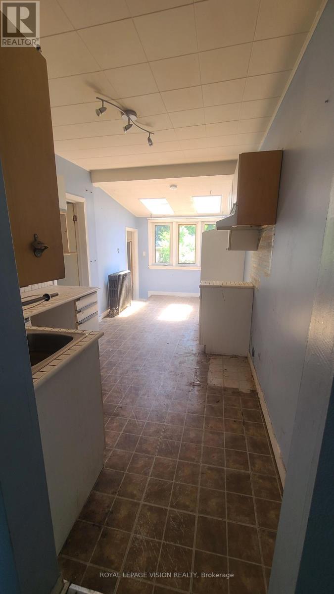 43 Jillson Avenue, Toronto, Ontario M6S 2P3 - Photo 11 - W13524668